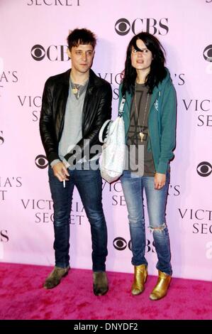 Nov. 17, 2006 - Hollywood, California, Stati Uniti - K50800MGE..Il Victoria Secret Fashion Show tenutosi presso il Teatro Kodak su Novembre 16, 2006 a Los Angeles..11-16-2006. / 2006.La uccide(Immagine di credito: © Michael Germana Globo/foto/ZUMAPRESS.com) Foto Stock