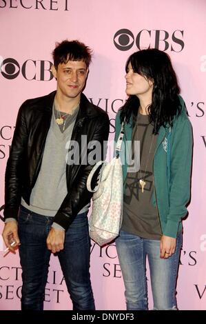 Nov. 17, 2006 - Hollywood, California, Stati Uniti - K50800MGE..Il Victoria Secret Fashion Show tenutosi presso il Teatro Kodak su Novembre 16, 2006 a Los Angeles..11-16-2006. / 2006.La uccide(Immagine di credito: © Michael Germana Globo/foto/ZUMAPRESS.com) Foto Stock