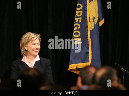 Jan 27, 2006; Portland, OR, Stati Uniti d'America; New York Sen. Hillary Rodham Clinton abiti di una raccolta di fondi a Portland, Oregon, 27 gennaio 2006. Credito: Foto di Richard Clemente/ZUMA premere. (©) Copyright 2006 da Richard Clemente Foto Stock