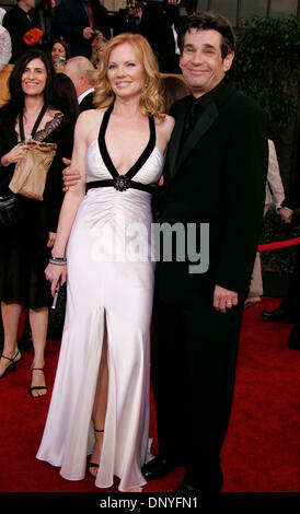 Jan 29, 2006; Los Angeles, CA, Stati Uniti d'America; MARG HELGENBERGER e ALAN ROSENBERG arrivando al 12th Annual Screen Actors Guild Awards che si è tenuto presso il Santuario Exposition Center. Credito: Foto di Lisa O'Connor/ZUMA premere. (©) Copyright 2006 by Lisa O'Connor Foto Stock