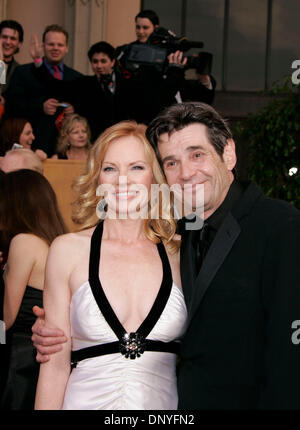 Jan 29, 2006; Los Angeles, CA, Stati Uniti d'America; MARG HELGENBERGER e ALAN ROSENBERG arrivando al 12th Annual Screen Actors Guild Awards che si è tenuto presso il Santuario Exposition Center. Credito: Foto di Lisa O'Connor/ZUMA premere. (©) Copyright 2006 by Lisa O'Connor Foto Stock