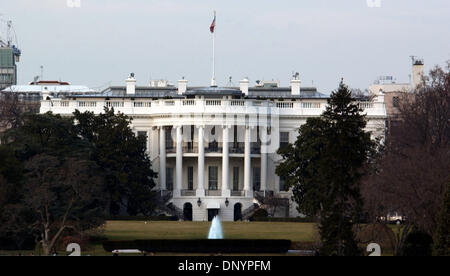 Feb 07, 2006; Washington, DC, Stati Uniti d'America; la Casa Bianca. Campidoglio degli Stati Uniti è tra i più importanti simbolicamente e architettonicamente impressionanti edifici nella nazione. Ha ospitato la riunione camere della Casa dei Rappresentanti e del Senato per due secoli. Il Campidoglio, che era iniziato nel 1793, è passata attraverso molte fasi di costruzione. Esso si presenta oggi come un monu Foto Stock