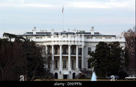 Feb 07, 2006; Washington, DC, Stati Uniti d'America; la Casa Bianca. Campidoglio degli Stati Uniti è tra i più importanti simbolicamente e architettonicamente impressionanti edifici nella nazione. Ha ospitato la riunione camere della Casa dei Rappresentanti e del Senato per due secoli. Il Campidoglio, che era iniziato nel 1793, è passata attraverso molte fasi di costruzione. Esso si presenta oggi come un monu Foto Stock