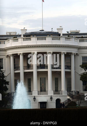 Feb 07, 2006; Washington, DC, Stati Uniti d'America; la Casa Bianca. Campidoglio degli Stati Uniti è tra i più importanti simbolicamente e architettonicamente impressionanti edifici nella nazione. Ha ospitato la riunione camere della Casa dei Rappresentanti e del Senato per due secoli. Il Campidoglio, che era iniziato nel 1793, è passata attraverso molte fasi di costruzione. Esso si presenta oggi come un monu Foto Stock