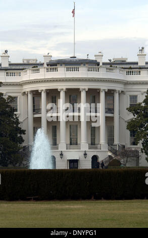 Feb 07, 2006; Washington, DC, Stati Uniti d'America; la Casa Bianca. Campidoglio degli Stati Uniti è tra i più importanti simbolicamente e architettonicamente impressionanti edifici nella nazione. Ha ospitato la riunione camere della Casa dei Rappresentanti e del Senato per due secoli. Il Campidoglio, che era iniziato nel 1793, è passata attraverso molte fasi di costruzione. Esso si presenta oggi come un monu Foto Stock