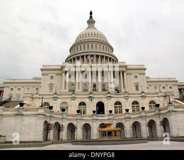 Feb 07, 2006; Washington, DC, Stati Uniti d'America; la United States Capitol Building. Campidoglio degli Stati Uniti è tra i più importanti simbolicamente e architettonicamente impressionanti edifici nella nazione. Ha ospitato la riunione camere della Casa dei Rappresentanti e del Senato per due secoli. Il Campidoglio, che era iniziato nel 1793, è passata attraverso molte fasi di costruzione. Essa sta Foto Stock