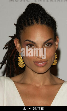 Febbraio 8, 2006; Hollywood, CA, Stati Uniti d'America; musicista GOAPELE al 2006 SONY/BMG Grammy dopo essere partito. Credito: Foto da Vaughn Youtz. (©) Copyright 2006 da Vaughn Youtz. Foto Stock