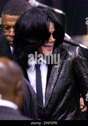 Michael Joseph Jackson (Agosto 29, 1958 - Giugno 25, 2009) American recording artist superstar, intrattenitore e imprenditore - il Re del Pop" è morto di un attacco di cuore alla UCLA Medical Center. Ha debuttato la musica di scena a 11 come un membro dei Jackson 5. Solo nel 1971 - con cinque album il mondo best-seller record. Di Jacko MTV Video erano mitiche. 13 Grammy Awards e numero 1 singles - Foto Stock