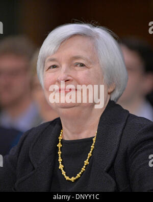 Washington DC, nov. 14. Il 7 gennaio, 2014. Foto d'archivio mostra vice presidentessa della U.S. Federal Reserve (Fed) Janet Yellen testimoniando durante la sua audizione di candidatura alla presidenza della Federal Reserve prima del Senato Comitato bancario sul Campidoglio di Washington DC, capitale degli Stati Uniti, nov. 14, 2013. Gli Stati Uniti Il senato ha confermato Janet Yellen come il prossimo capo della Federal Reserve il 6 gennaio 2014. Ella sarebbe sostituire alimentato in uscita il Presidente Ben Bernanke il cui termine si conclude alla fine di questo mese. © Zhang Jun/Xinhua/Alamy Live News Foto Stock