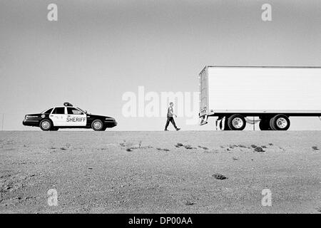 Feb 21, 2006; El Paso, TX, Stati Uniti d'America; (File foto; 1997) Grande 18 wheeler carrelli sono comunemente utilizzati per il passaggio di tonnellate di droga nel paese. Credito: foto di Jerome Brunet/ZUMA premere. (©) Copyright 2006 by Jerome Brunet Foto Stock