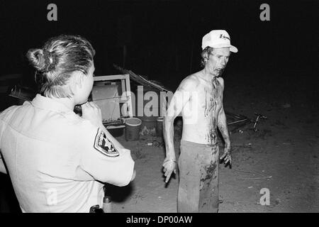 Feb 21, 2006; El Paso, TX, Stati Uniti d'America; (File foto; 1997) un uomo viene pugnalato in faccia dopo un affare di droga andato a male. Credito: foto di Jerome Brunet/ZUMA premere. (©) Copyright 2006 by Jerome Brunet Foto Stock