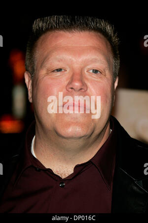 Feb 23, 2006; Hollywood, California, Stati Uniti d'America; attore JOEL McKINNON Miller all'HBO 'Grande amore' Los Angeles Premiere detenute al Mann Chinese Theater. Credito: Foto di Lisa O'Connor/ZUMA premere. (©) Copyright 2006 by Lisa O'Connor Foto Stock