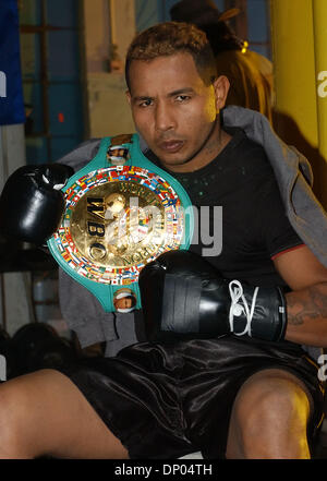 Mar 01, 2006; Los Angeles, CA, Stati Uniti d'America; RICARDO MAYORGA si prepara per il suo bout maggio su 6, 2006 contro Oscar De La Hoya. De La Hoya è lotta Mayorga per la WBC Super Middleweight cinghia ed è rientrato dopo 2 anni di licenziamento dall'anello. Credito: Foto di Rob DeLorenzo/ZUMA premere. (©) Copyright 2006 by Rob DeLorenzo Foto Stock