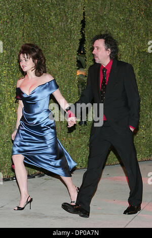 Mar 05, 2006; West Hollywood, CA, Stati Uniti d'America; Tim Burton e la moglie Helena Bonham Carter al 2006 Vanity Fair Oscar Party a Mortons in West Hollywood, CA. Credito: foto di Jerome Ware/ZUMA premere. (©) Copyright 2006 da Girolamo Ware Foto Stock