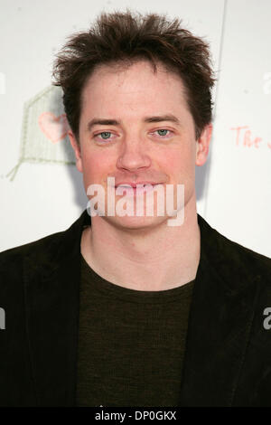 Mar 19, 2006; Los Angeles, CA, Stati Uniti d'America; Brendan Fraser durante gli arrivi al quarto Annual John Varvatos 'Shop per mostrare il vostro supporto' Stuart House vantaggio detenuto presso la John Varvatos Boutique di credito obbligatorio: foto di Jerome Ware/ZUMA premere. (©) Copyright 2006 da Girolamo Ware Foto Stock