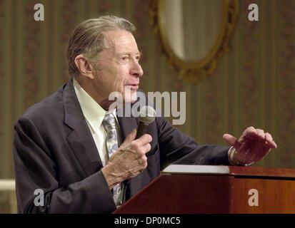 Mar 28, 2006; Danville, CA, Stati Uniti d'America; Ex segretario della difesa sotto il Presidente Ronald Reagan Caspar Weinberger morì a 88 anni in Marzo 28th, 2006, nel Maine dopo essere stati trattati per polmonite. Ha iniziato la sua carriera come bilancio federale direttore sotto il presidente Richard Nixon e ha speso più di mille miliardi di dollari per il tempo di pace accumulo militare durante Reagan del primo anno come Segretario della Difesa. Egli wa Foto Stock