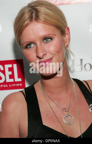 Mar 30, 2006; Los Angeles, CA, Stati Uniti d'America; Nicky Hilton durante gli arrivi ai giovani Hollywood Awards per il conto alla rovescia parte ha presentato a gasolio e Hollywood rivista Life tenutosi a Liberace's Penthouse a Los Angeles, CA. Credito: foto di Jerome Ware/ZUMA premere. (©) Copyright 2006 da Girolamo Ware Foto Stock