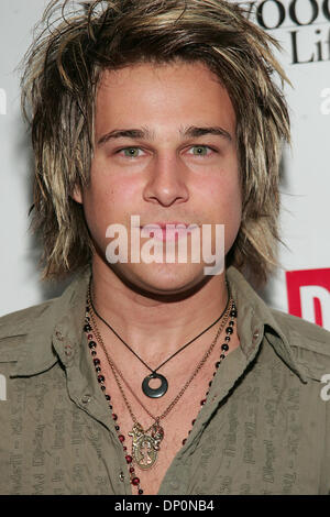 Mar 30, 2006; Los Angeles, CA, Stati Uniti d'America; Ryan Cabrera durante gli arrivi ai giovani Hollywood Awards per il conto alla rovescia parte ha presentato a gasolio e Hollywood rivista Life tenutosi a Liberace's Penthouse a Los Angeles, CA. Credito: foto di Jerome Ware/ZUMA premere. (©) Copyright 2006 da Girolamo Ware Foto Stock