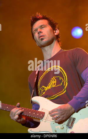 Mar 31, 2006; Tempe, AZ, Stati Uniti d'America; ARC ANGELI suonare dal vivo presso il Tempe Music Festival 2006 celebrando chitarre Fender' sessantesimo anniversario. Credito: foto di Jerome Brunet/ZUMA premere. (©) Copyright 2006 by Jerome Brunet Foto Stock