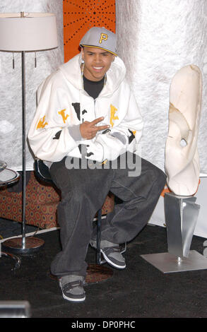 Apr 01, 2006; Los Angeles, CA, Stati Uniti d'America; Chris Brown al XIX Nickelodeon Kid's Choice Awards tenutosi presso il Padiglione Pauley sull'UCLA Campus. Credito: Foto di Paul Fenton/KPA/ZUMA premere. (©) Copyright 2006 by Paolo Fenton Foto Stock