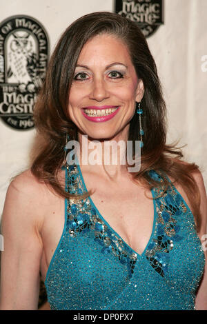 Apr 01, 2006; Beverly Hills, CA, Stati Uniti d'America; VICKI ROBERTS durante gli arrivi presso la trentottesima annuale di Accademia di Arti magiche Award spettacolo presso il Beverly Hilton. Credito: foto di Jerome Ware/ZUMA premere. (©) Copyright 2006 da Girolamo Ware Foto Stock