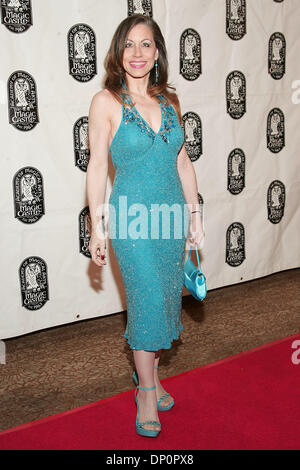 Apr 01, 2006; Beverly Hills, CA, Stati Uniti d'America; VICKI ROBERTS durante gli arrivi presso la trentottesima annuale di Accademia di Arti magiche Award spettacolo presso il Beverly Hilton. Credito: foto di Jerome Ware/ZUMA premere. (©) Copyright 2006 da Girolamo Ware Foto Stock