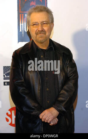 Apr 04, 2006; Hollywood, CA, Stati Uniti d'America; Tobe Hooper assiste la stagione 2 Launch Party per Showtime's 'maestri di orrore' party tenuto presso la Ivar Theatre di Hollywood. Credito: Foto di Rob DeLorenzo/ZUMA premere. (©) Copyright 2006 by Rob DeLorenzo Foto Stock