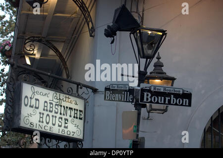 Apr 09, 2006; New Orleans, LA, USA; Jean Lafitte's Old Absinthe House bar a Bienville e Borbone strade di New Orleans. Credito: Foto di Kayte Deioma/ZUMA premere. (©) Copyright 2006 by Kayte Deioma Foto Stock