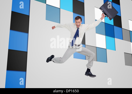 Immagine composita di allegro jumping imprenditore con la sua valigia Foto Stock