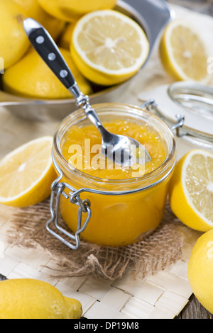 Porzione di fresco fatto Marmellata di limoni Foto Stock