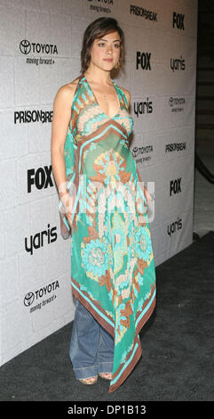 Apr 27, 2006; Century City, CA, Stati Uniti d'America; attrice CAMILLE GUATY arriva alla fine della stagione di festa di screening per la FOX hit show televisivo "Prison Break". Credito: Foto di Marianna giorno Massey/ZUMA premere. (©) Copyright 2006 by Marianna giorno Massey Foto Stock