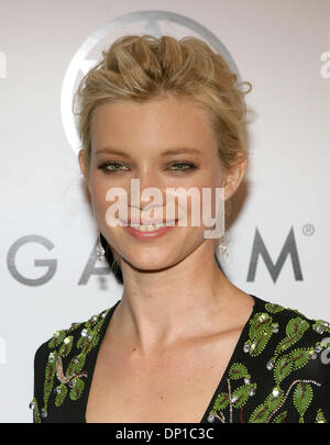 Apr 28, 2006; Santa Monica, CA, Stati Uniti d'America; attrice AMY SMART arriva alla speciale proiezione del film "Pacifico Warrior' durante il Los Angeles lo stile di vita di salute e sostenibilità Inspirational Film Festival. Credito: Foto di Marianna giorno Massey/ZUMA premere. (©) Copyright 2006 by Marianna giorno Massey Foto Stock