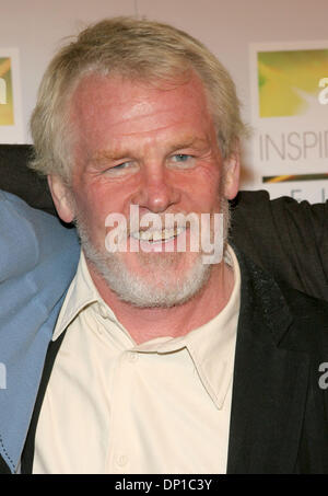 Apr 28, 2006; Santa Monica, CA, Stati Uniti d'America; attore Nick Nolte arriva alla speciale proiezione del film "Pacifico Warrior' durante il Los Angeles lo stile di vita di salute e sostenibilità Inspirational Film Festival. Credito: Foto di Marianna giorno Massey/ZUMA premere. (©) Copyright 2006 by Marianna giorno Massey Foto Stock