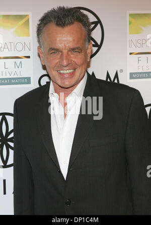 Apr 28, 2006; Santa Monica, CA, Stati Uniti d'America; attore RAY WISE arriva alla speciale proiezione del film "Pacifico Warrior' durante il Los Angeles lo stile di vita di salute e sostenibilità Inspirational Film Festival. Credito: Foto di Marianna giorno Massey/ZUMA premere. (©) Copyright 2006 by Marianna giorno Massey Foto Stock