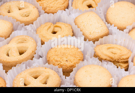 Biscotti al burro nella casella . Foto Stock