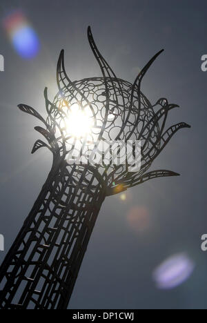 Apr 28, 2006; Indio, CA, Stati Uniti d'America; ife, un 40-piede scultura, a valle di Coachella Music e Arts Festival 2006. Credito: Foto da Vaughn Youtz/ZUMA premere. (©) Copyright 2006 da Vaughn Youtz Foto Stock