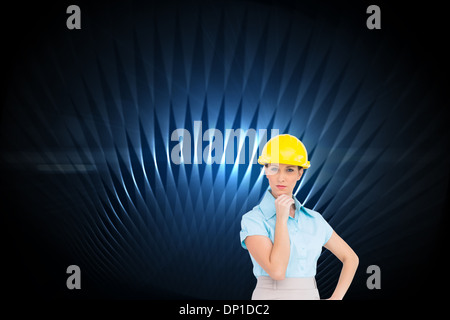 Immagine composita di pensosa attraente architetto in posa Foto Stock