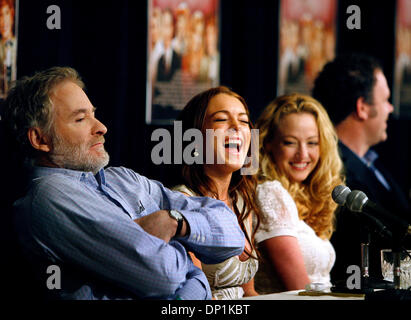 Maggio 03, 2006; St Paul, MN, Stati Uniti d'America; attrici LINDSAY LOHAN, VIRGINIA Madsen e attore Kevin Kline a premere giuncata per la premiere di " A Prairie Home Companion" presso lo storico Teatro Fitzgerald. in San Paolo. Credito: Foto di Richard Sennott/Minneapolis Star Tribune/ZUMA premere. (©) Copyright 2006 by Minneapolis Star Tribune Foto Stock