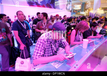 Maggio 09, 2006; Los Angeles, CA, Stati Uniti d'America; il 2006 Electronic Entertainment Expo (E3) avviene presso il Los Angeles Convention Center il 9 maggio 2006. Credito: Foto di Ringo H.W. Chiu/ZUMA premere. (©) Copyright 2006 by Ringo H.W. Chiu Foto Stock