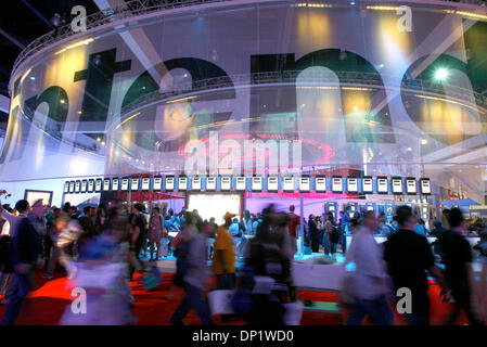 Maggio 09, 2006; Los Angeles, CA, Stati Uniti d'America; il 2006 Electronic Entertainment Expo (E3) avviene presso il Los Angeles Convention Center il 9 maggio 2006. Credito: Foto di Ringo H.W. Chiu/ZUMA premere. (©) Copyright 2006 by Ringo H.W. Chiu Foto Stock