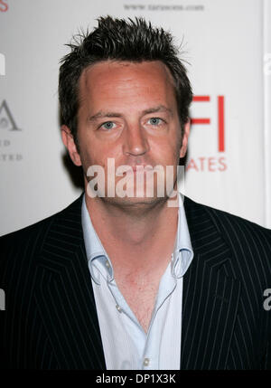 Maggio 10, 2006; Beverly Hills, in California, Stati Uniti d'America; attore Matthew Perry al sesto AFI Associates Paltinum cerchio premio consegnato alla famiglia Arquette tenutasi presso l'Hotel Regent Beverly Wilshire. Credito: Foto di Lisa O'Connor/ZUMA premere. (©) Copyright 2006 by Lisa O'Connor Foto Stock