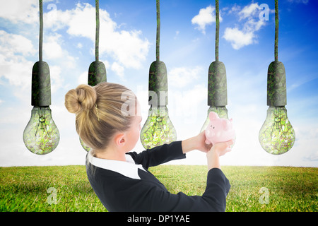 Immagine composita di imprenditrice azienda rosa salvadanaio Foto Stock