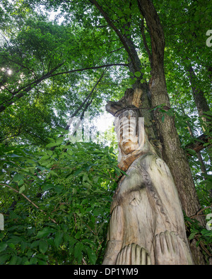 Figura di legno, Mazurski Eden o Masurian Garden of Eden, ricostruzione della cultura galindia, Gmina Ruciane-Nida Foto Stock