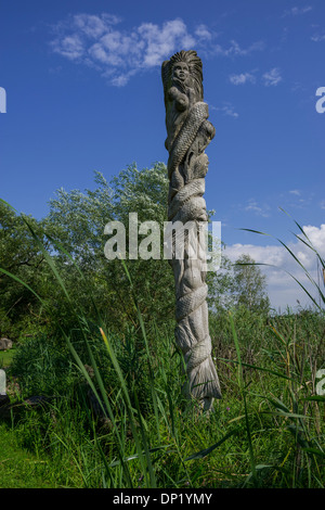 Scultura in legno, Mazurski Eden o Masurian giardino di Eden, la ricostruzione della cultura Galindian, Gmina Ruciane-Nida Foto Stock