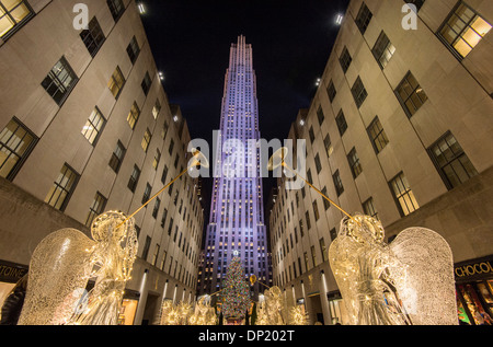 Gli angeli di Natale presso il Centro Rockefeller, Manhattan, New York, New York, Stati Uniti d'America Foto Stock