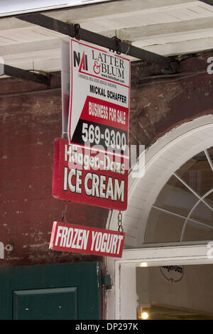 Maggio 23, 2006; New Orleans, LA, USA; Haagen Dass Business gelati per la vendita nel Quartiere Francese di New Orleans, 15 aprile 2006. Nonostante il fatto che la maggior parte dei negozi sono state danneggiate dalla uragano Katrina, molti hanno difficoltà a sopravvivere alla mancanza di turisti. Credito: Foto di Kayte Deioma/ZUMA premere. (©) Copyright 2006 by Kayte Deioma Foto Stock