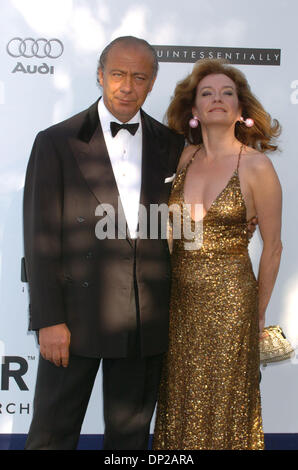 Maggio 25, 2006; Mougins, Francia; FAWAZ GRUOSI e CAROLINE GRUOSI-SCHEUFELE all'amfAR Cinema contro AIDS gala benefici durante la cinquantanovesima annuale di Cannes Film Festival. Credito: Foto di Frederic Injimbert/ZUMA premere. (©) Copyright 2006 by Frederic Injimbert Foto Stock