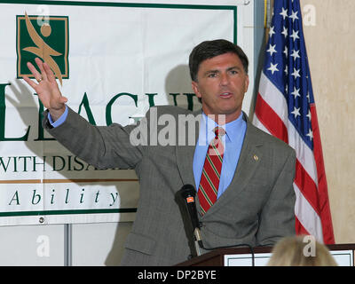 Maggio 26, 2006; Baltimore, MD, Stati Uniti d'America; Maryland il governatore dello Stato ROBERT EHRLICH JR. Parla al campionato per le persone con disabilità che ha recentemente rinnovato il suo edificio su Cold Spring Lane. Credito: foto di James Berglie/ZUMA premere. (©) Copyright 2006 da James Berglie Foto Stock