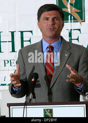 Maggio 26, 2006; Baltimore, MD, Stati Uniti d'America; Maryland il governatore dello Stato ROBERT EHRLICH JR. Parla al campionato per le persone con disabilità che ha recentemente rinnovato il suo edificio su Cold Spring Lane. Credito: foto di James Berglie/ZUMA premere. (©) Copyright 2006 da James Berglie Foto Stock