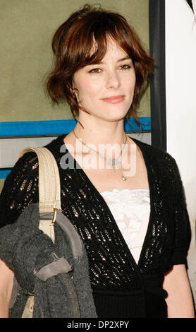 Jun 13, 2006; Los Angeles, CA, Stati Uniti d'America; attrice Parker Posey a 'Il Lake House' Premiere Mondiale tenutasi al Pacific Glossari Affini Dome, Hollywood. Credito: Foto di Lisa O'Connor/ZUMA premere. (©) Copyright 2006 by Lisa O'Connor Foto Stock